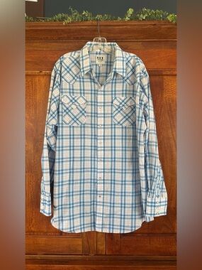 Ely Cattleman Men’s Light Blue and White Plaid Button-Down Shirt
